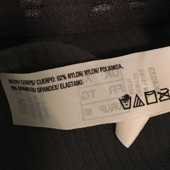 DKNY| Workout Crop Top - Picture 6 of 6